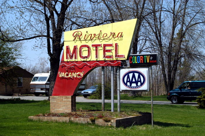 Riviera Motel - April 2003